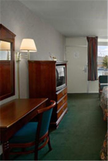 Travel Inn Homewood Room photo
